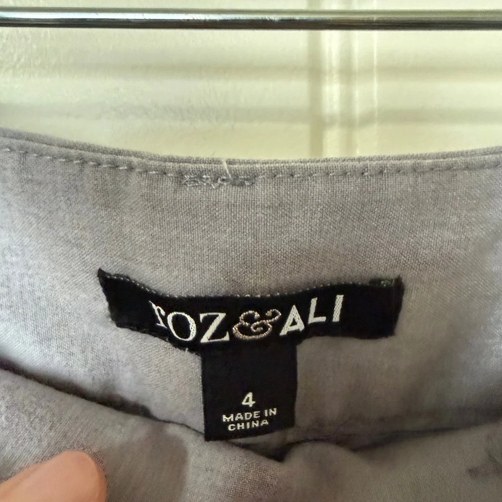 ROZ & ALI Women Grey Wide‎ Leg Cropped Dress Pants Size 4 Business Casual
